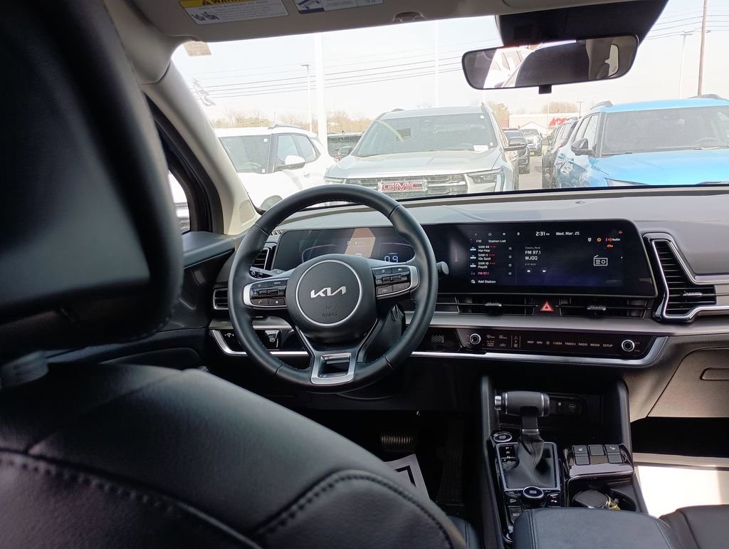 Used 2025 Kia Sportage EX image 15
