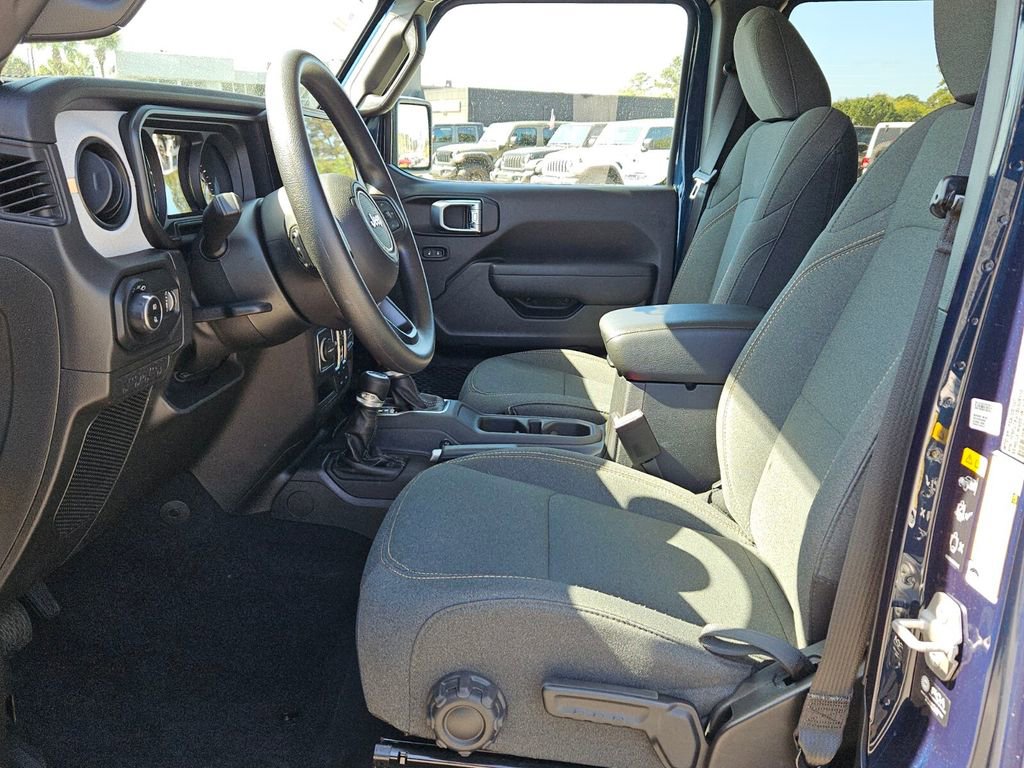 Used 2025 Jeep Gladiator Sport image 10