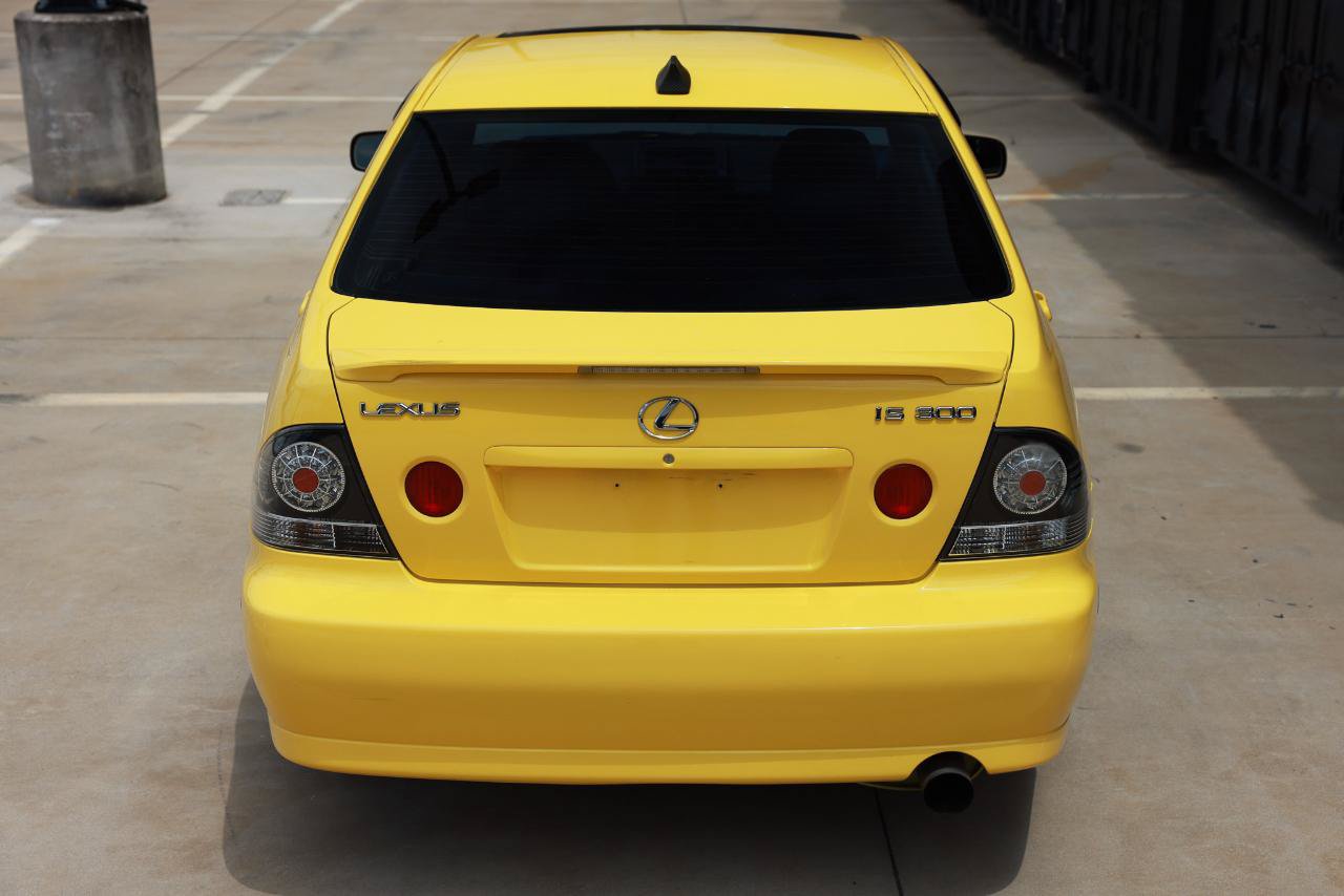 Used 2003 Lexus IS 300 w/ Power & Leather Pkg RWD image 9