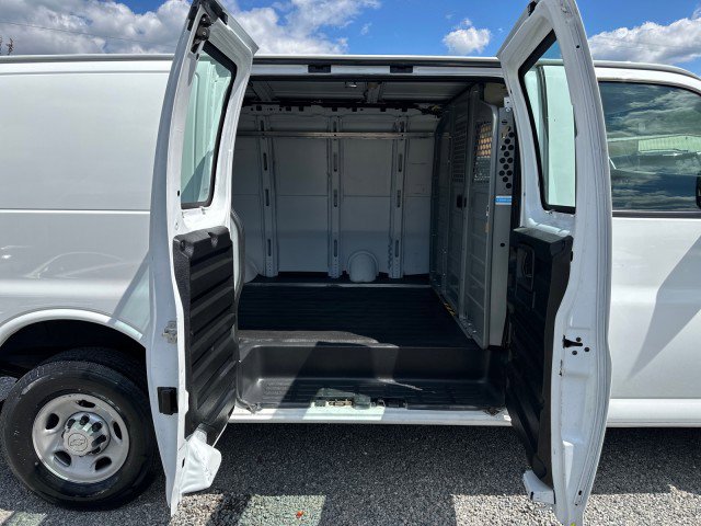 Used 2017 Chevrolet Express 2500 RWD image 29