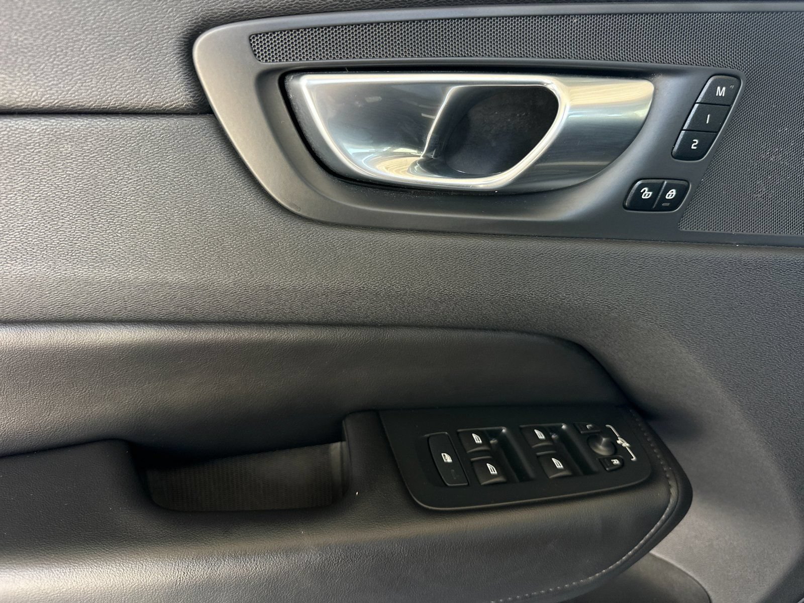 Used 2024 Volvo XC60 B5 Core AWD/4WD image 10