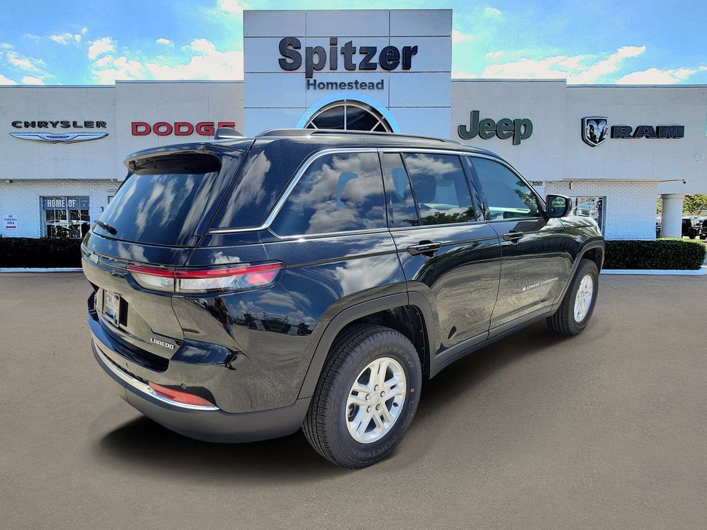 New 2025 Jeep Grand Cherokee Laredo w/ Luxury Tech Group I AWD/4WD image 2