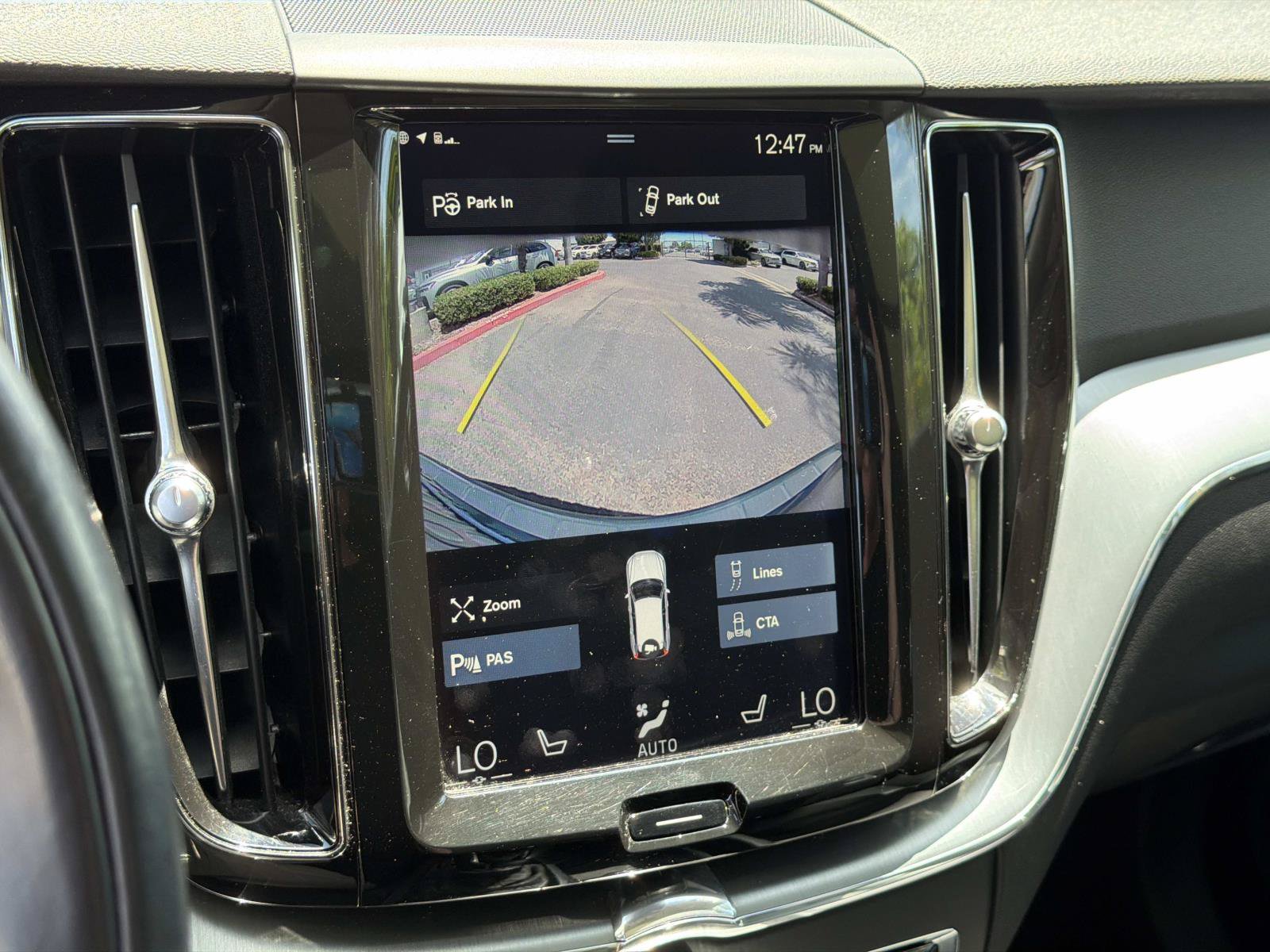 Used 2018 Volvo XC60 T5 Momentum w/ Convenience Package AWD/4WD image 14