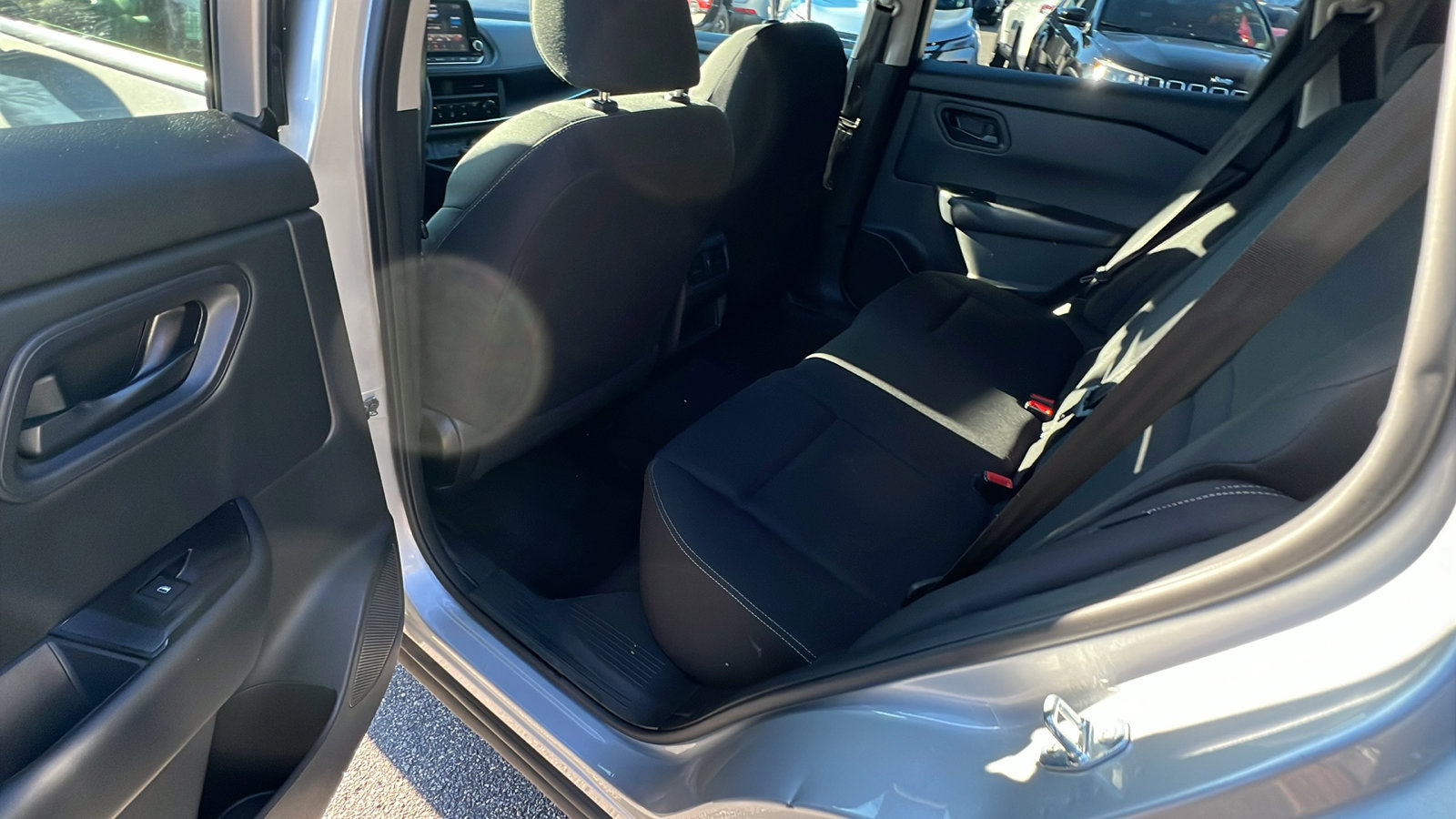 Used 2024 Nissan Rogue S image 23