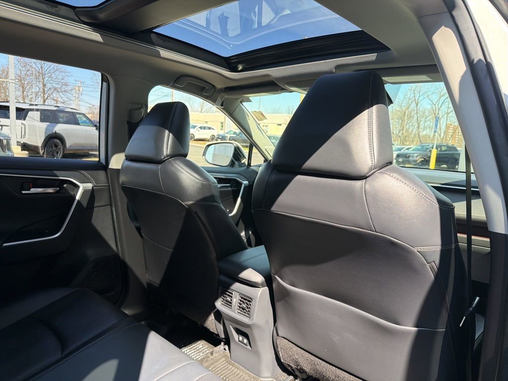 Used 2019 Toyota RAV4 Limited w/ Advanced Technology Package image 15