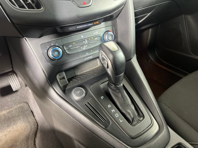 Used 2016 Ford Focus SE w/ SE Power Seat Package FWD image 23