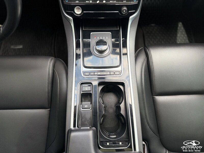 Used 2018 Jaguar XF Premium RWD image 23