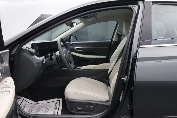 Used 2025 Hyundai Sonata SEL FWD image 14
