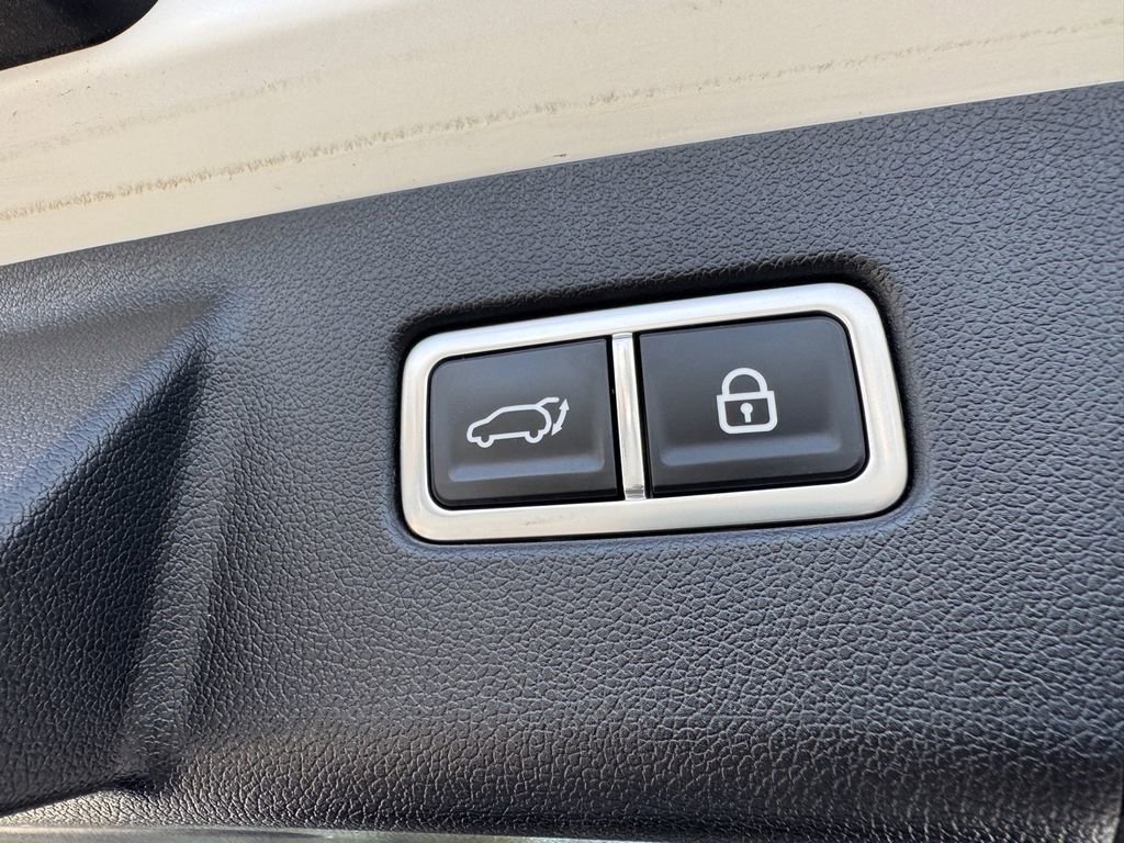 Certified 2022 Kia Sorento SX image 11