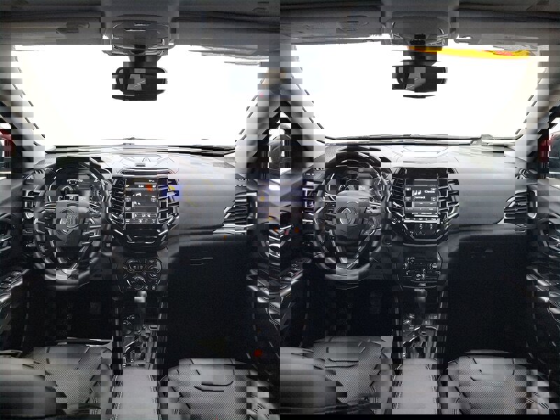 Used 2019 Jeep Cherokee Overland w/ Technology Group image 21