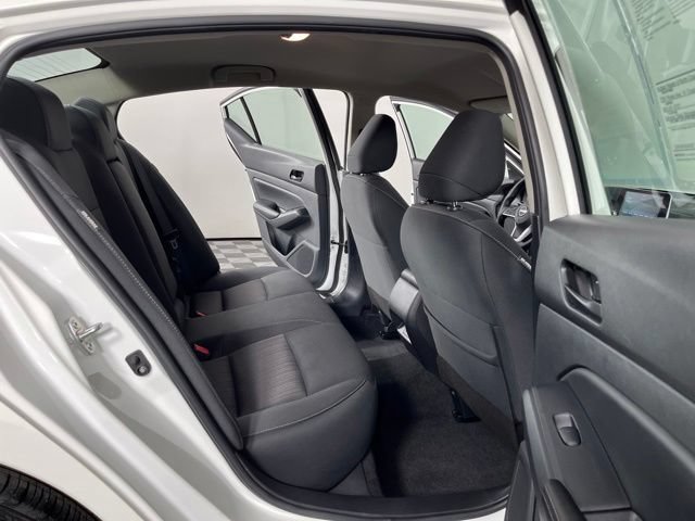 Used 2025 Nissan Altima 2.5 SV FWD image 36