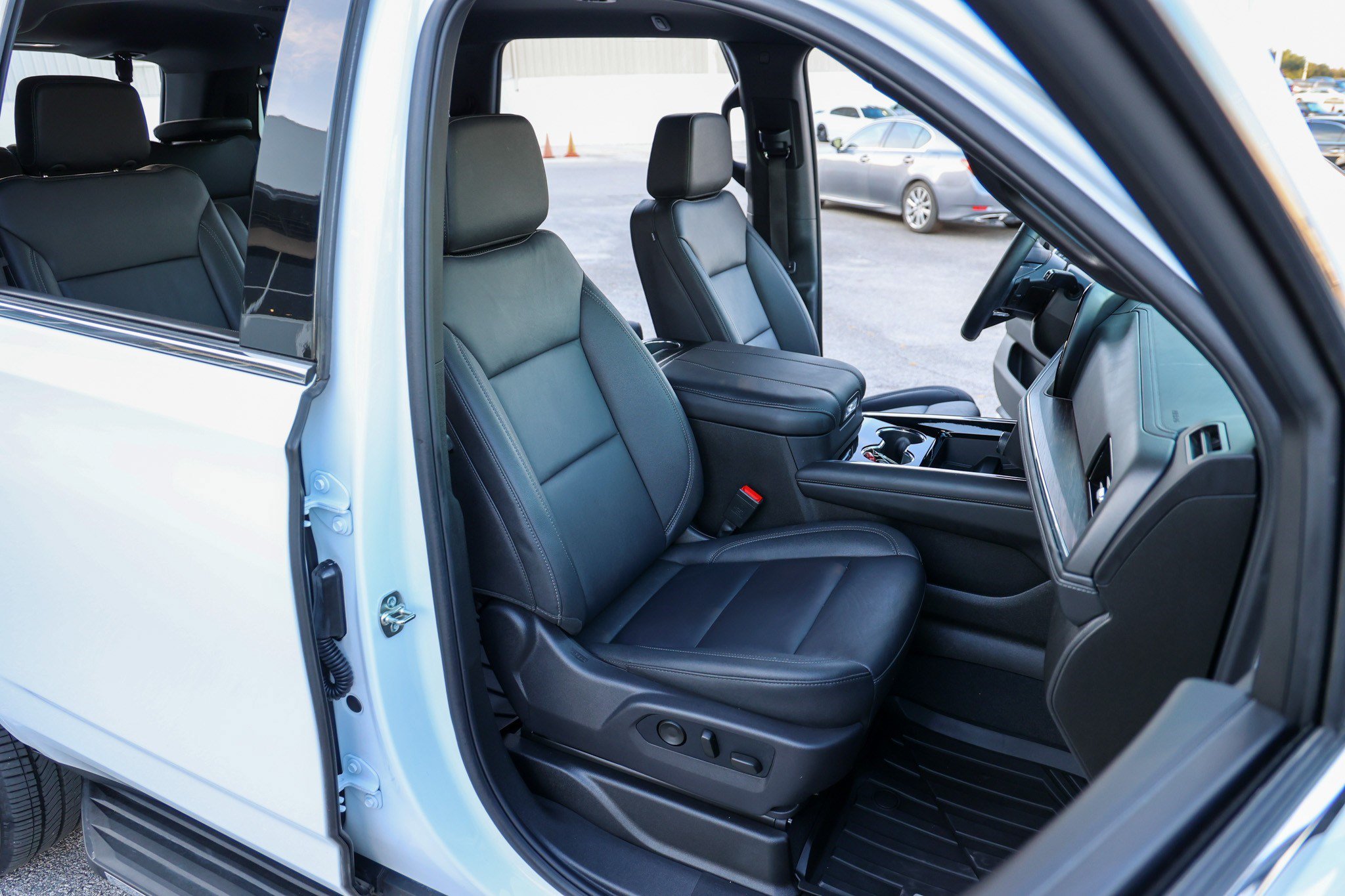 Used 2026 Chevrolet Tahoe LT w/ Comfort Package AWD/4WD image 44