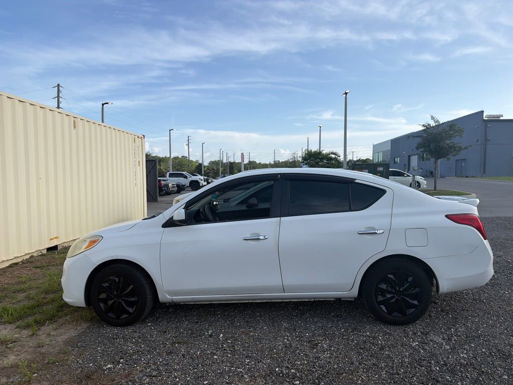 Used 2013 Nissan Versa SV FWD image 2