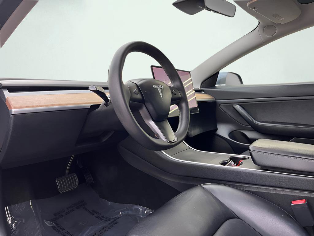 Used 2020 Tesla Model 3 Standard Range RWD image 2