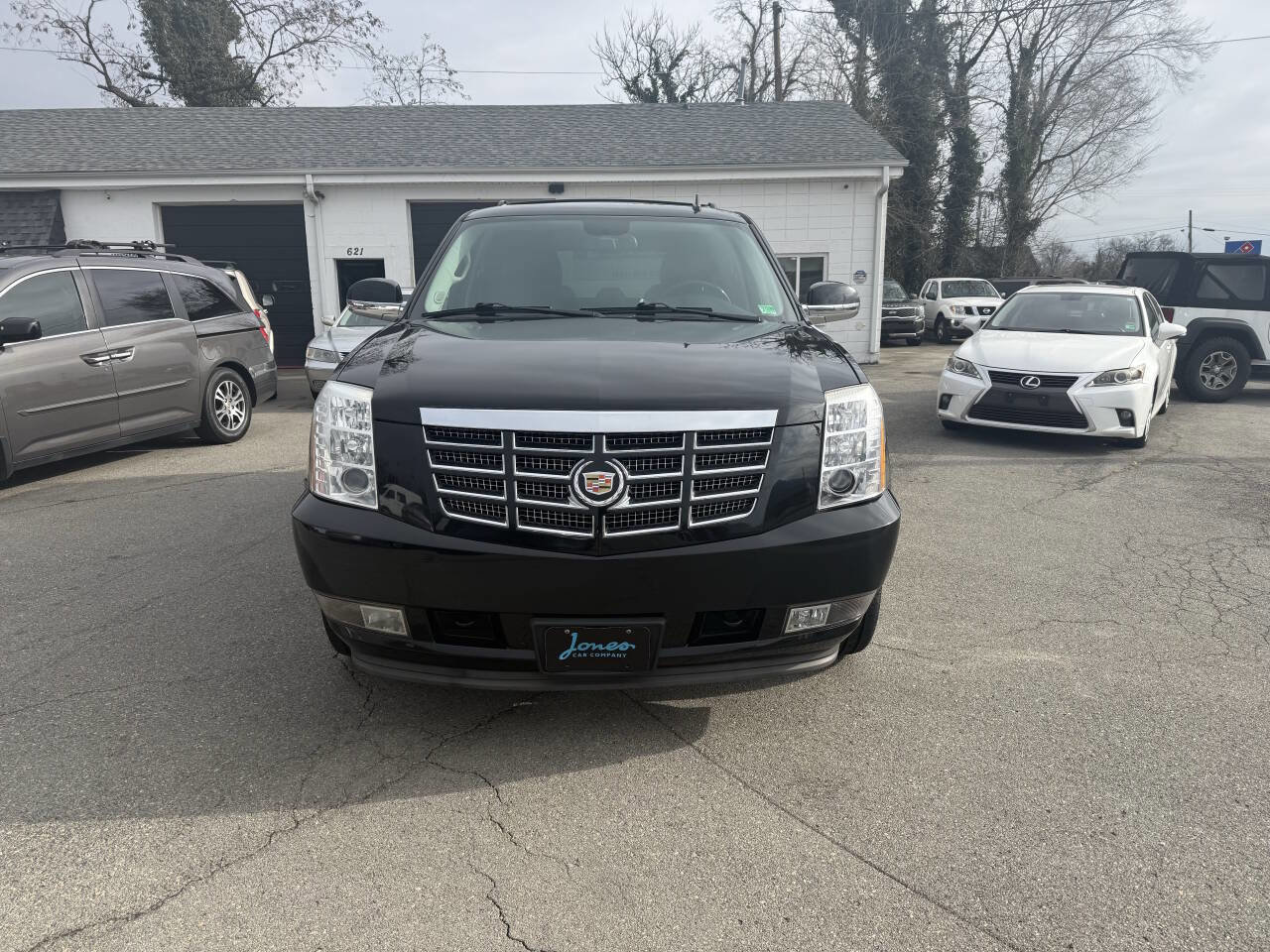 Used 2012 Cadillac Escalade Luxury image 3