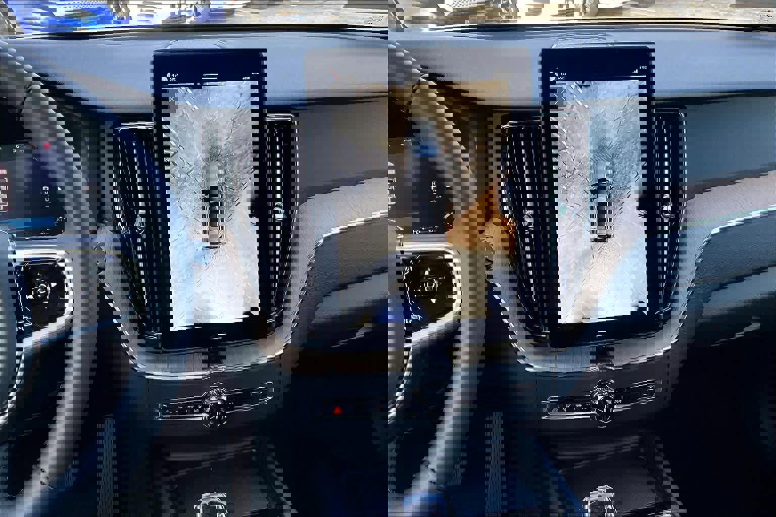 New 2026 Volvo XC60 B5 Plus w/ Protection Package Premier AWD/4WD image 8