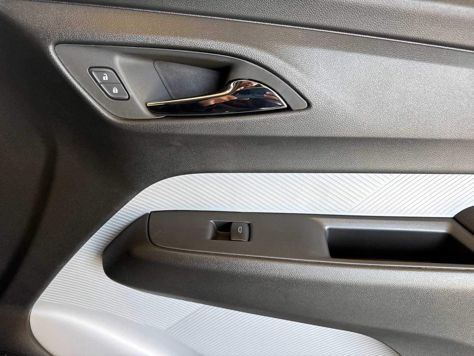 New 2027 Chevrolet Bolt LT w/ Comfort Package image 17