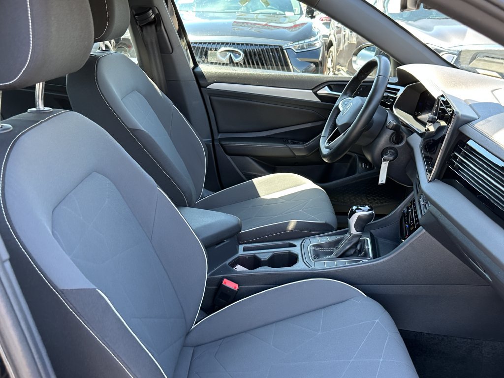 Used 2025 Volkswagen Jetta Sport FWD image 16