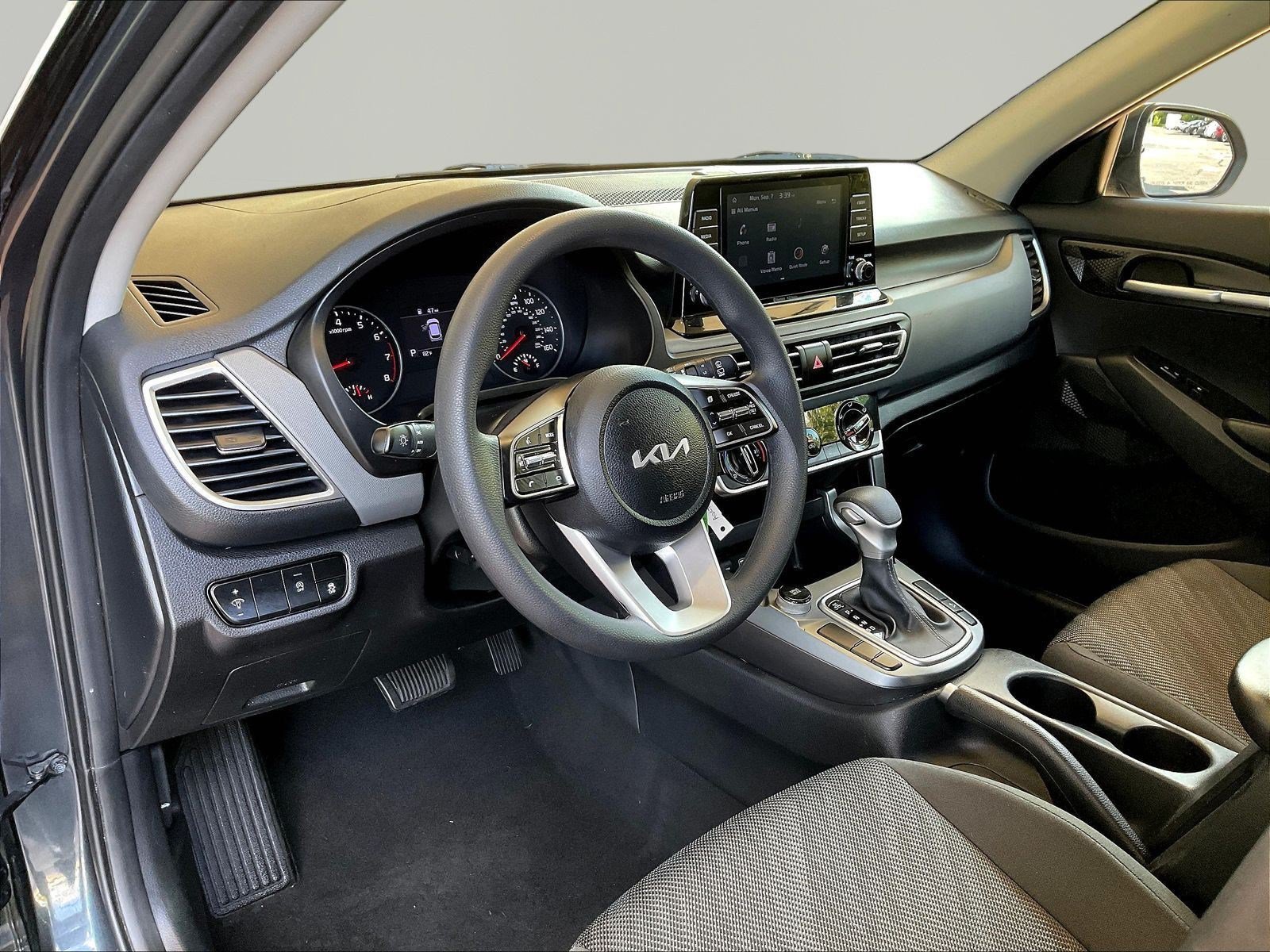 Used 2023 Kia Seltos LX AWD/4WD image 15