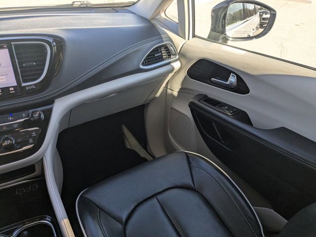 Used 2024 Chrysler Pacifica Limited image 23
