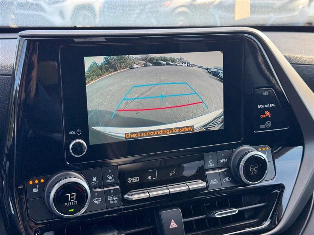 Used 2023 Toyota Highlander XLE image 24