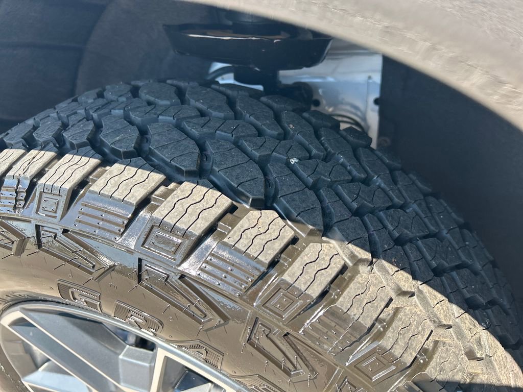 New 2026 GMC Terrain AT4 w/ LPO, Floor Liner Package AWD/4WD image 43