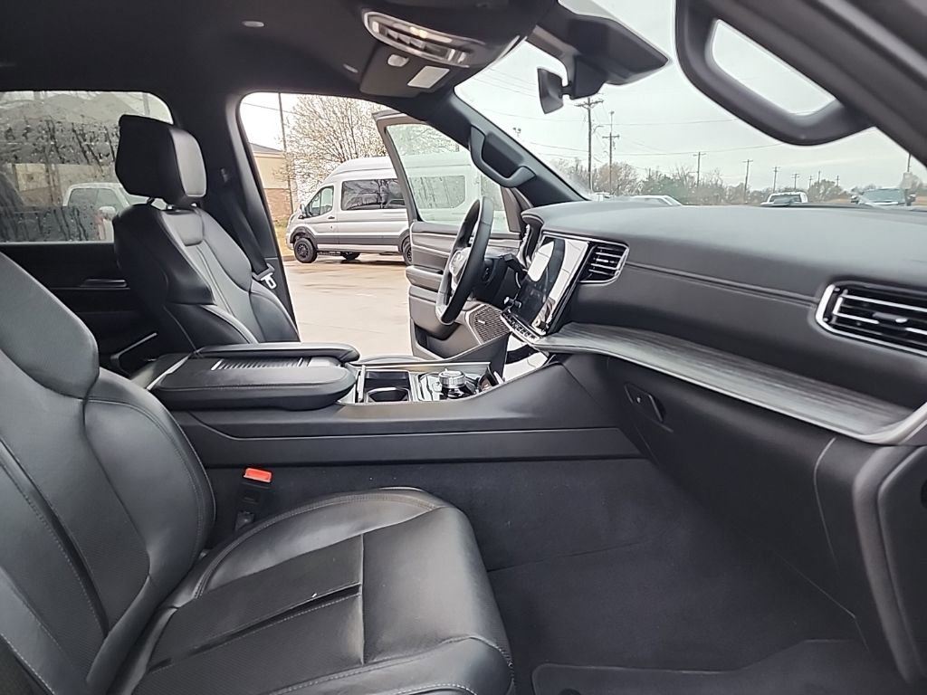 Used 2024 Jeep Wagoneer Series II w/ Flexible Seating Group image 11