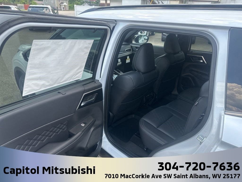 New 2025 Mitsubishi Outlander SEL Black Edition image 18