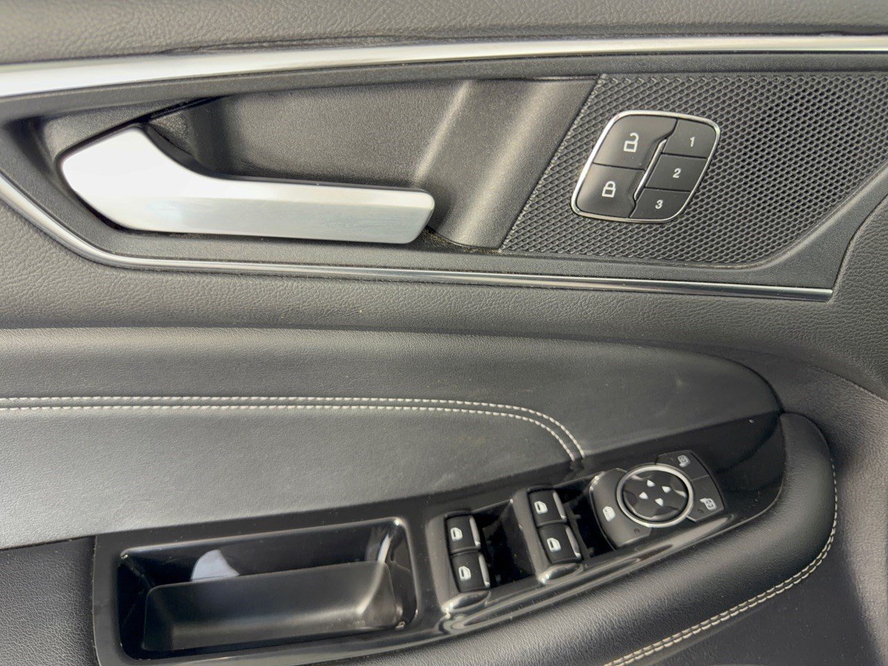 Used 2018 Ford Edge Titanium FWD image 15