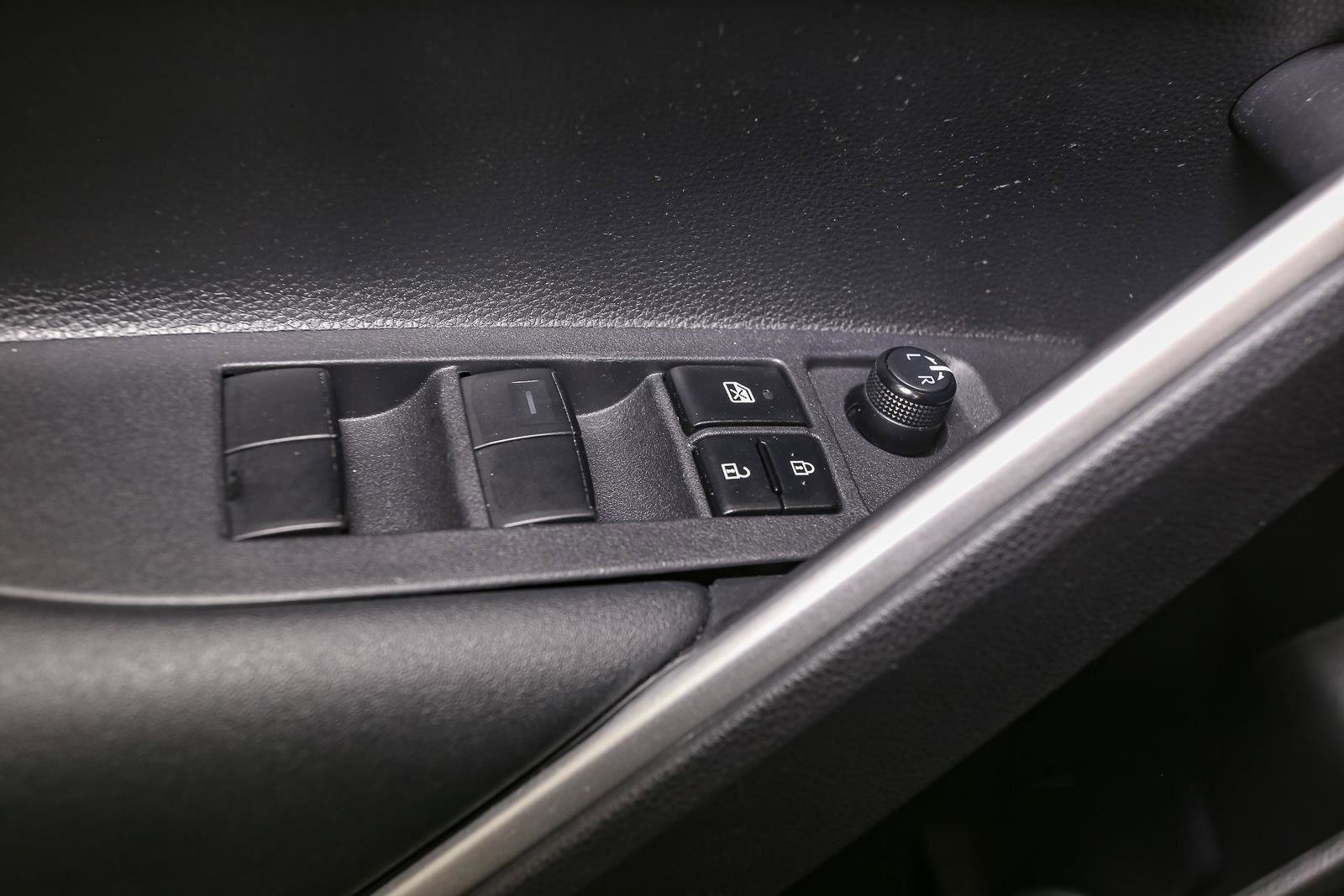 Used 2024 Toyota Corolla Cross L image 38