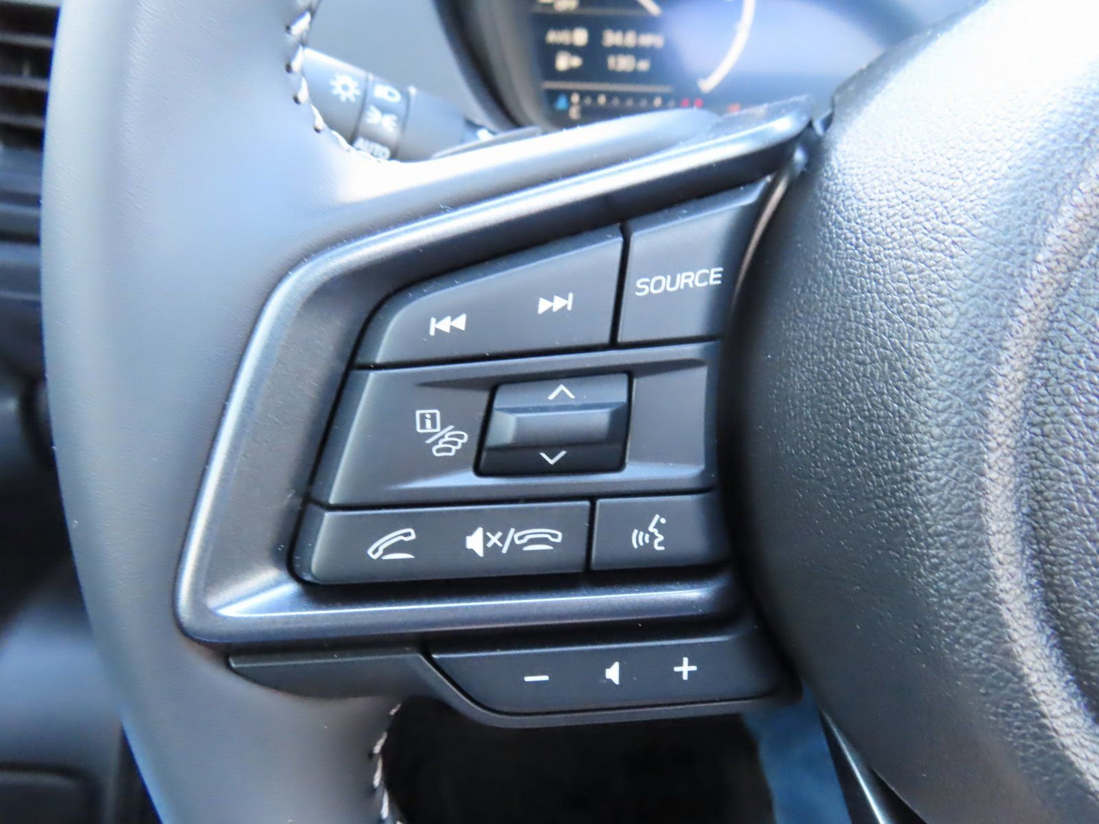 Used 2025 Subaru Forester Limited w/ Popular Package image 18