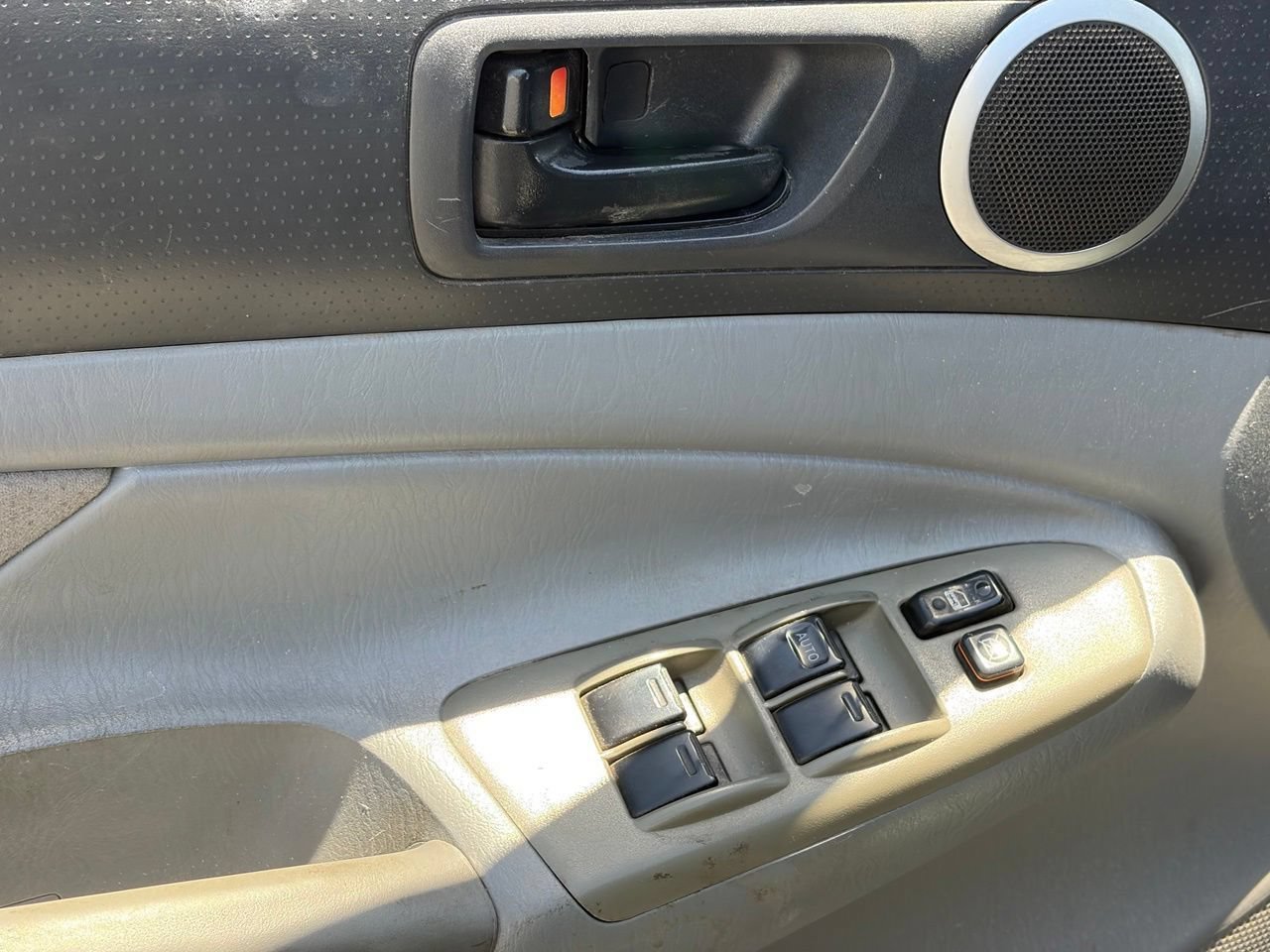 Used 2006 Toyota Tacoma PreRunner RWD image 6