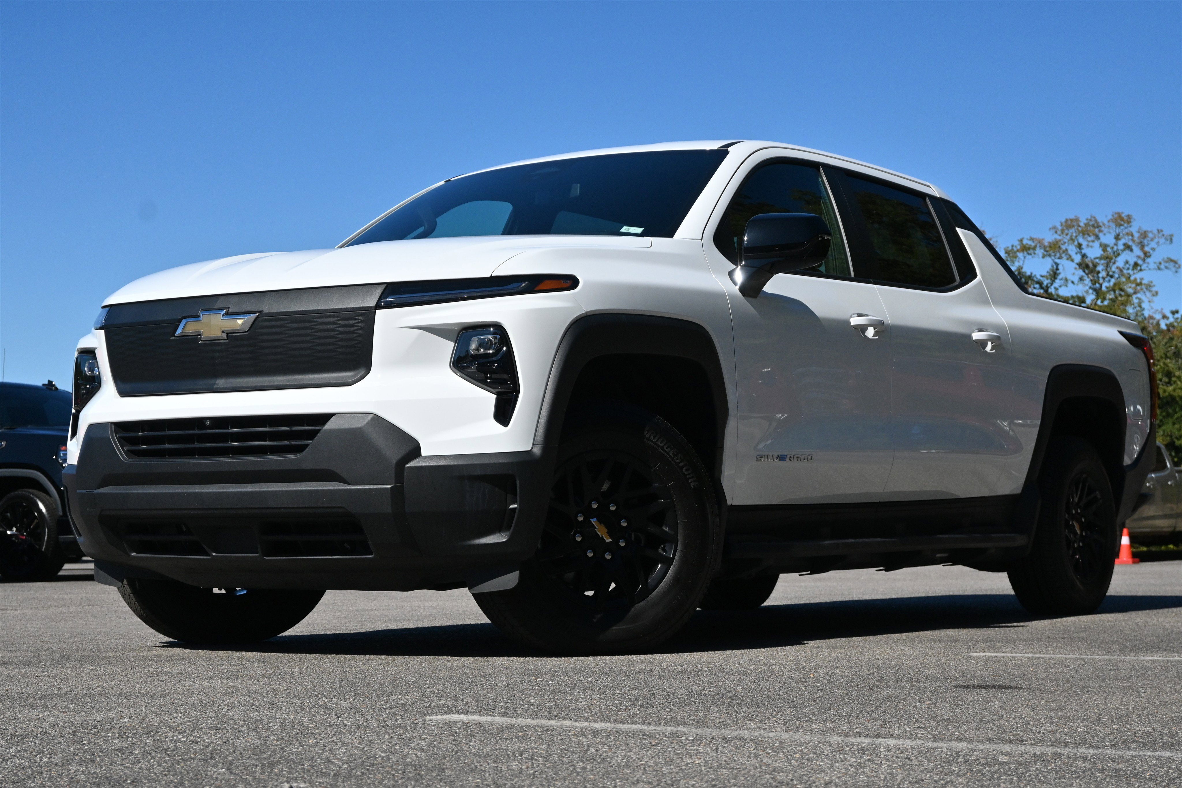 Used 2024 Chevrolet Silverado EV W/T image 4