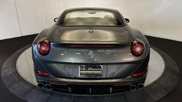 Used 2017 Ferrari California T RWD image 31