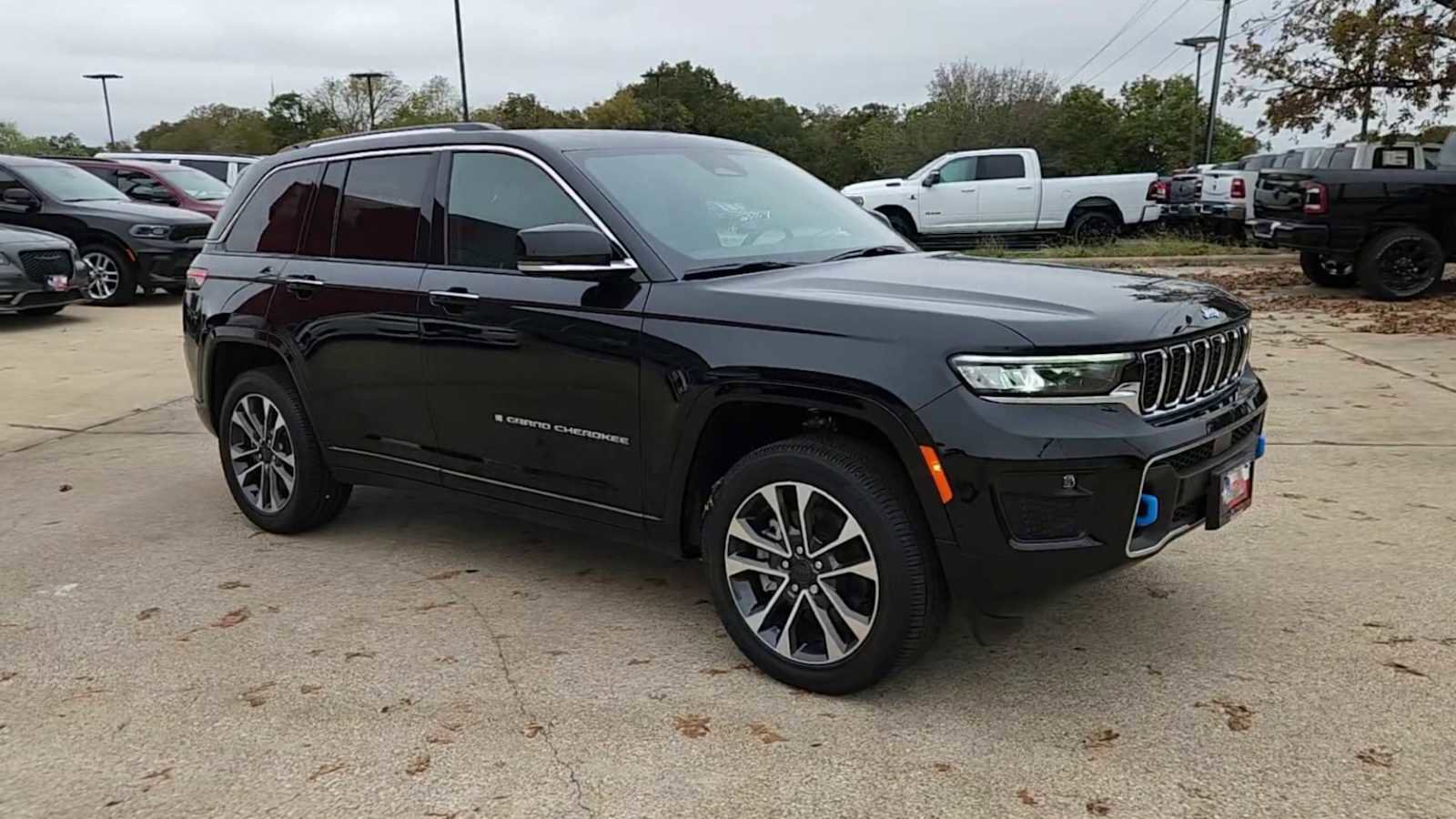 Used 2024 Jeep Grand Cherokee Overland w/ Advanced Protech Group III image 2