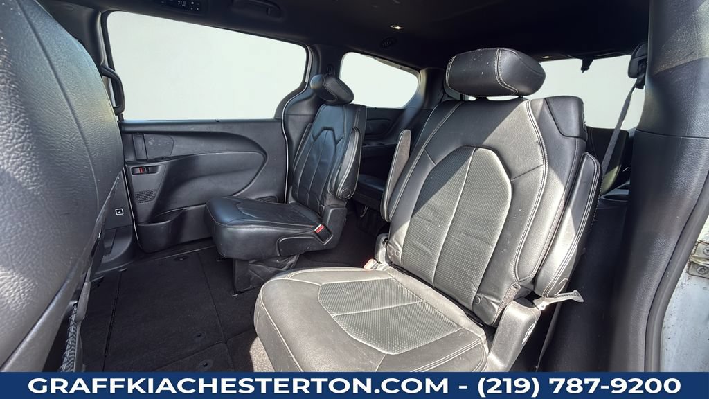 Used 2020 Chrysler Pacifica Touring-L w/ Premium Audio Group FWD image 34