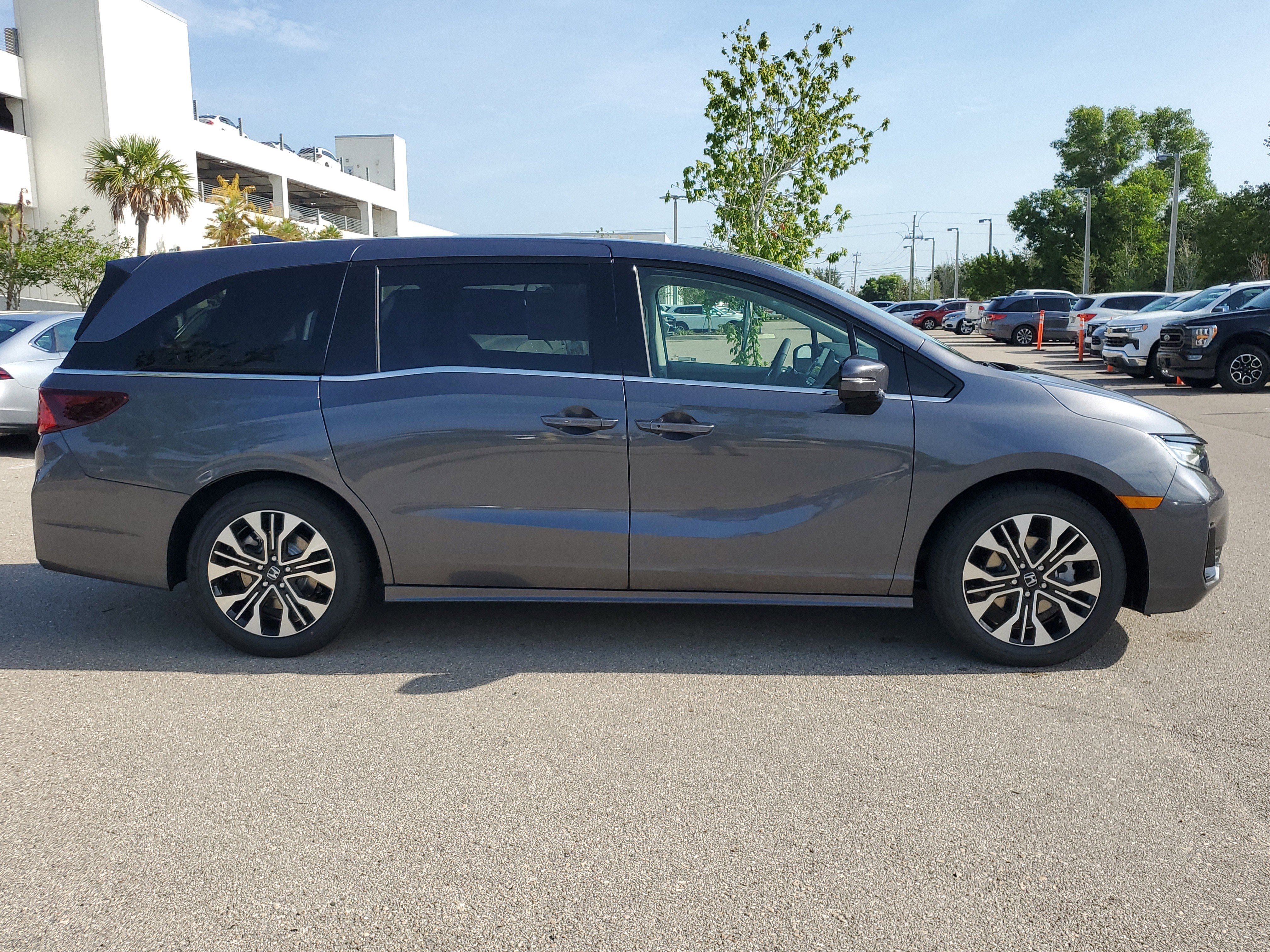 New 2026 Honda Odyssey Elite image 3