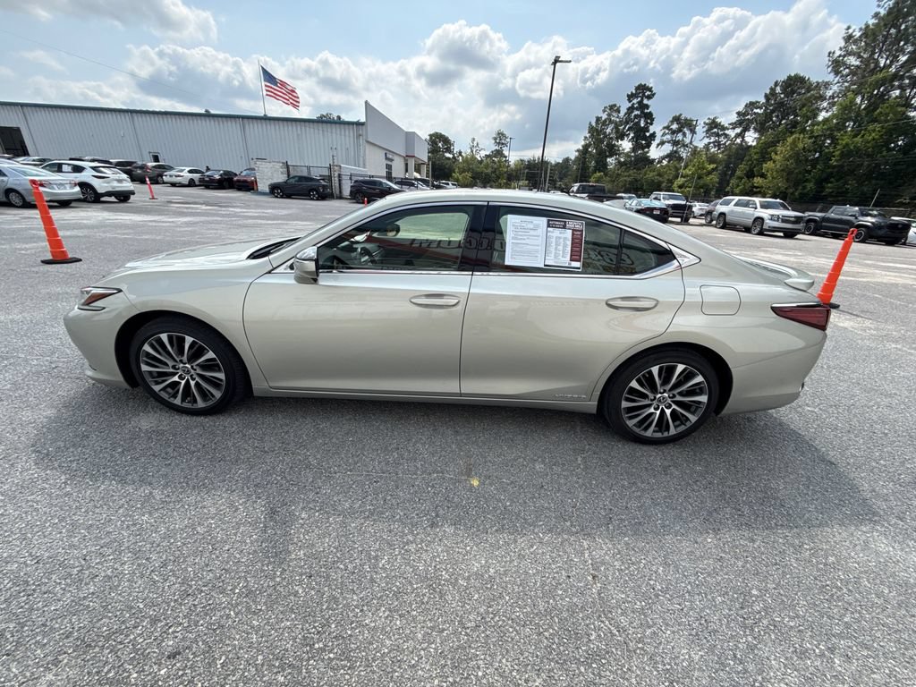 Used 2019 Lexus ES 300h w/ Premium Package FWD image 5