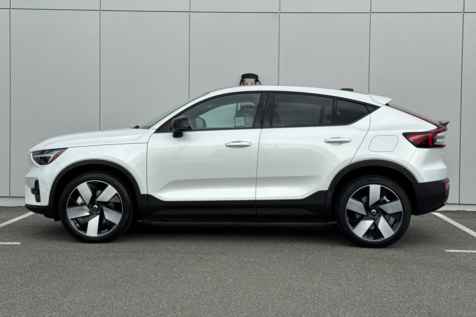 Used 2023 Volvo C40 P8 Recharge Ultimate AWD/4WD image 2