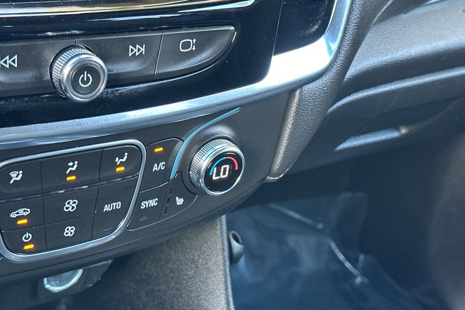 Used 2023 Chevrolet Traverse LT image 31