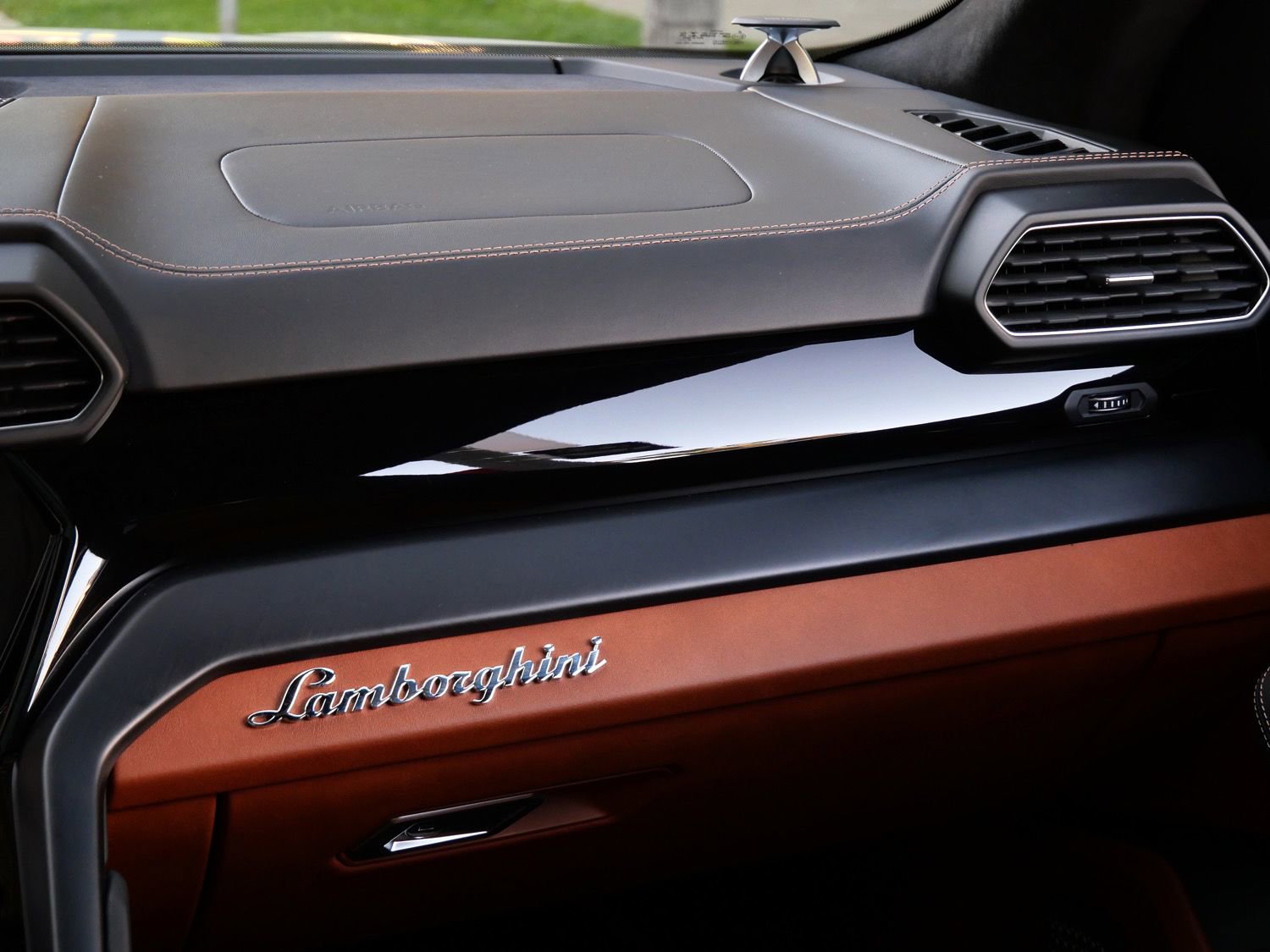 Used 2021 Lamborghini Urus image 22