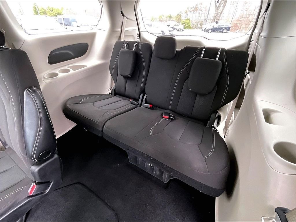 Used 2023 Chrysler Voyager LX FWD image 16