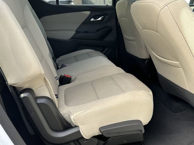 Used 2023 Chevrolet Traverse LS FWD image 16