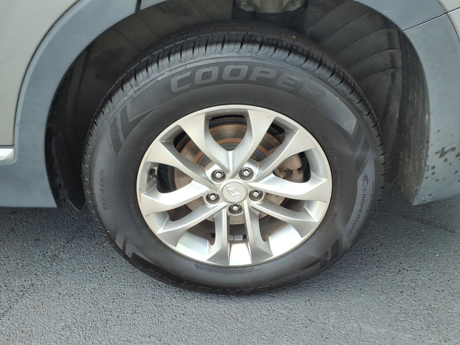 Used 2019 Hyundai Santa Fe SE AWD/4WD image 10