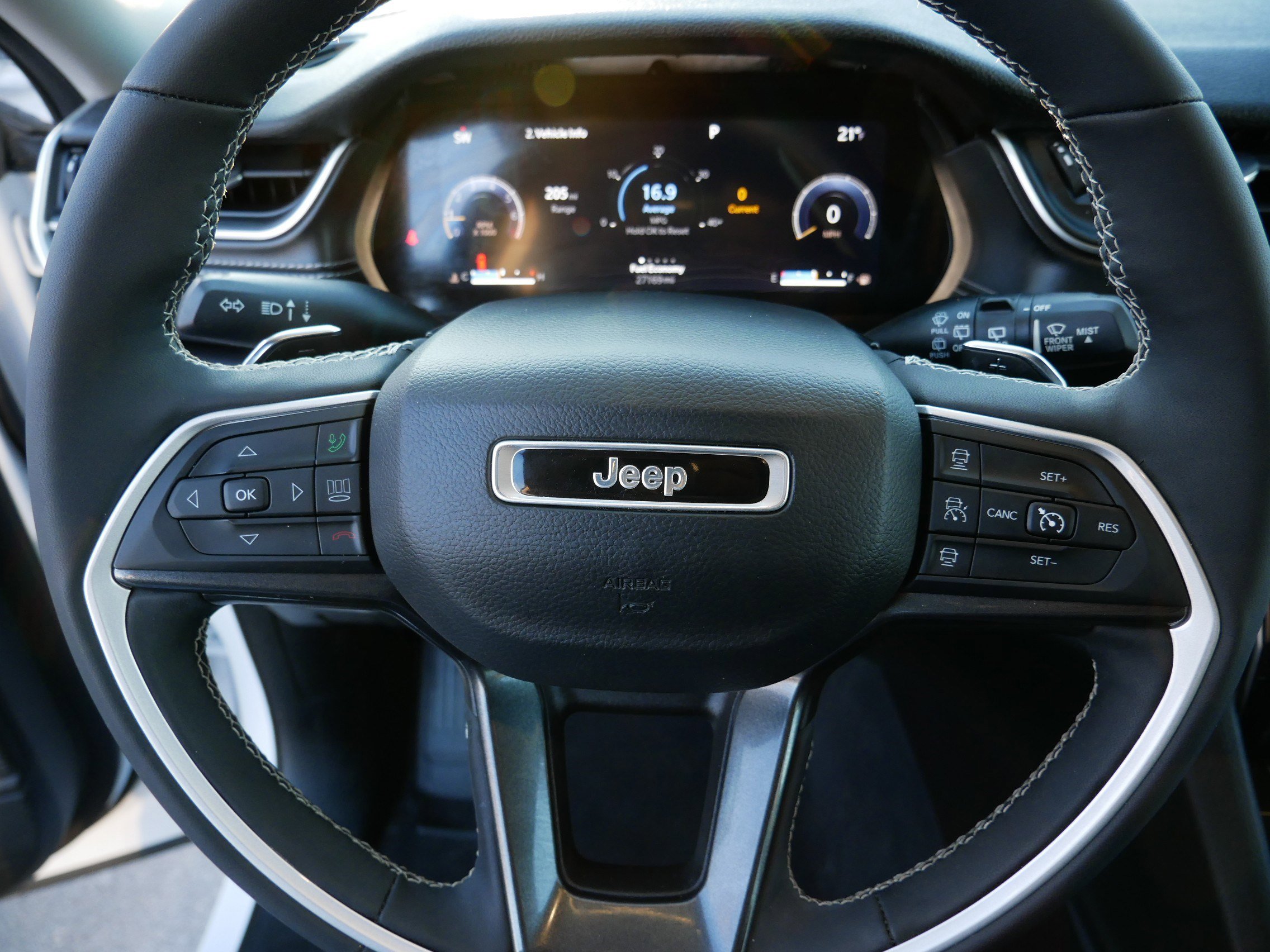 Used 2023 Jeep Grand Cherokee Laredo w/ Luxury Tech Group I image 26