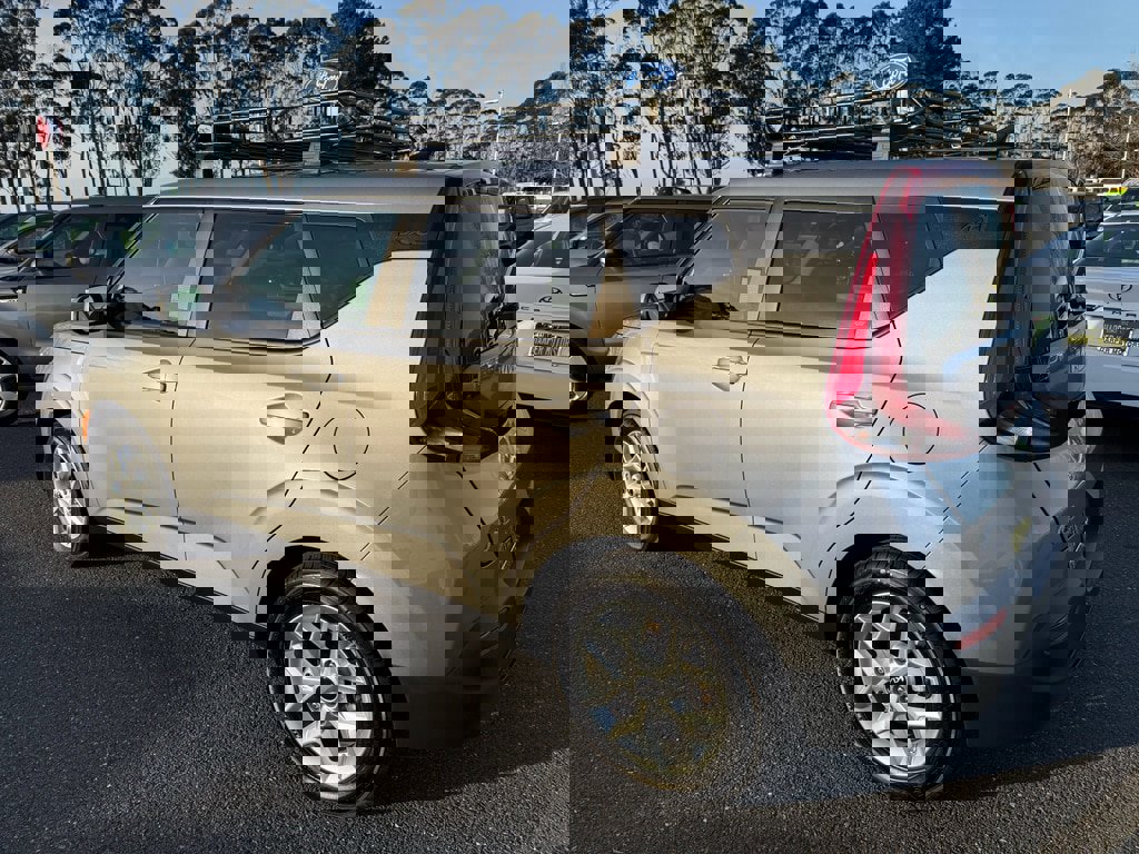 Used 2022 Kia Soul LX w/ Technology Package image 3