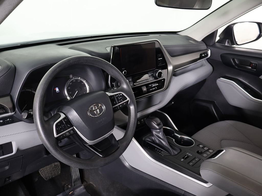 Used 2023 Toyota Highlander L AWD/4WD image 23