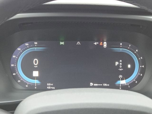 Used 2025 Volvo XC40 B5 Plus image 34