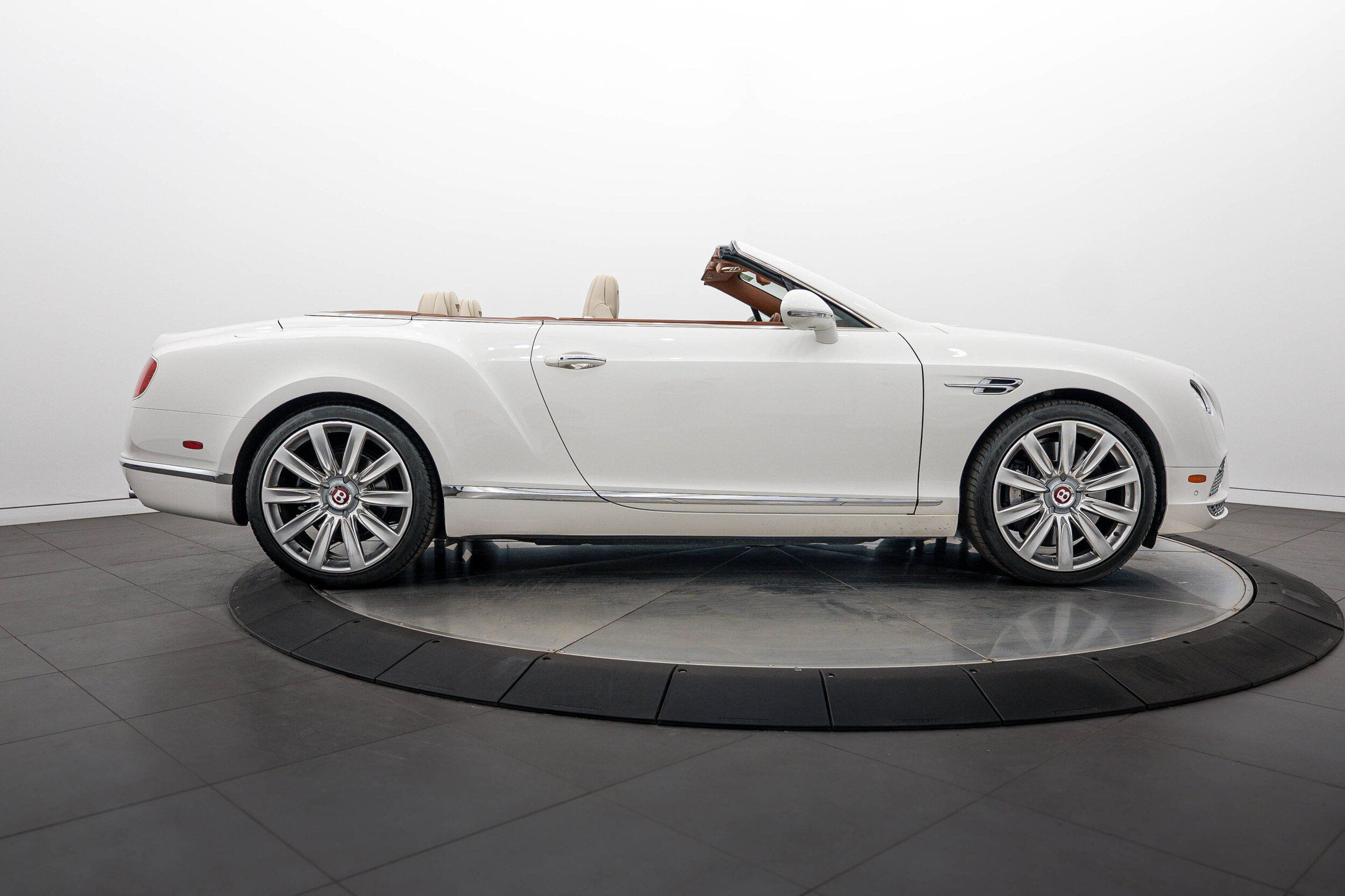 Used 2017 Bentley Continental GT AWD/4WD image 3