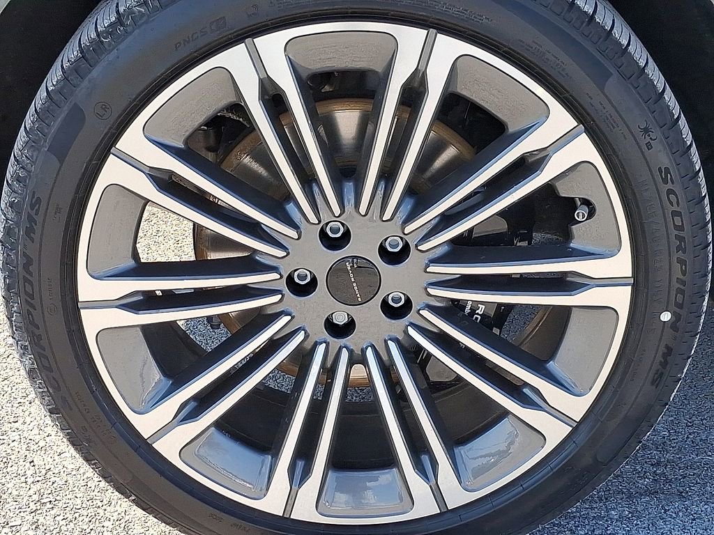 New 2026 Land Rover Range Rover Long Wheelbase SE image 5